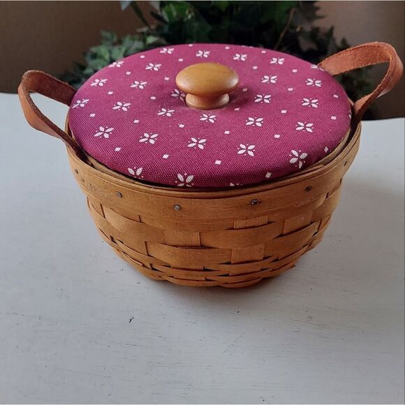 Longaberger Vintage Basket  with Fabric Lid Christmas 1996 - Picture 1 of 7